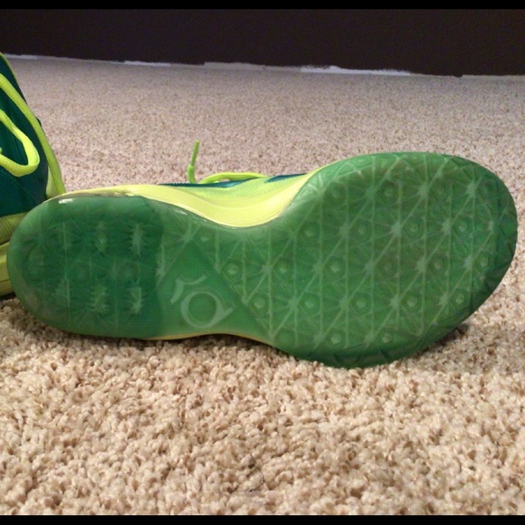 NikeiD sz 7 like new basketball sneakers womens, green and yellow - Picture 3 of 7
